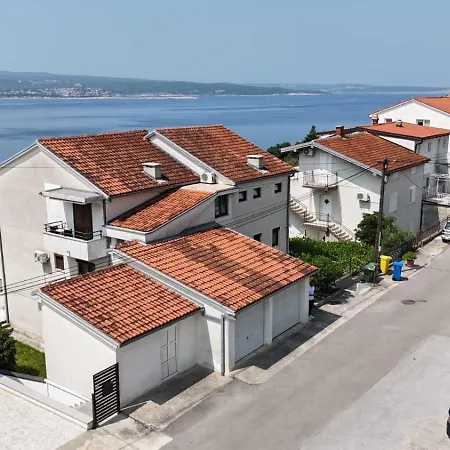 Hrusta * Crikvenica